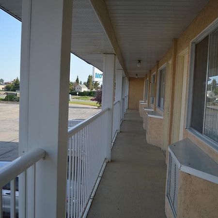 Circle 5 Motel Olds Exterior photo
