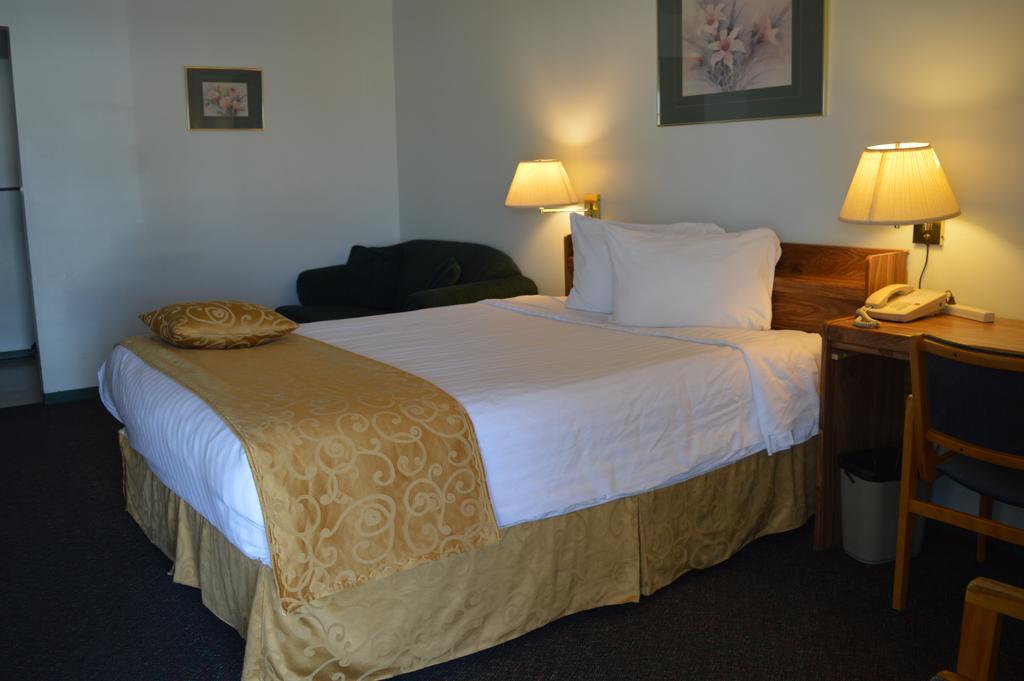 Circle 5 Motel Olds Room photo