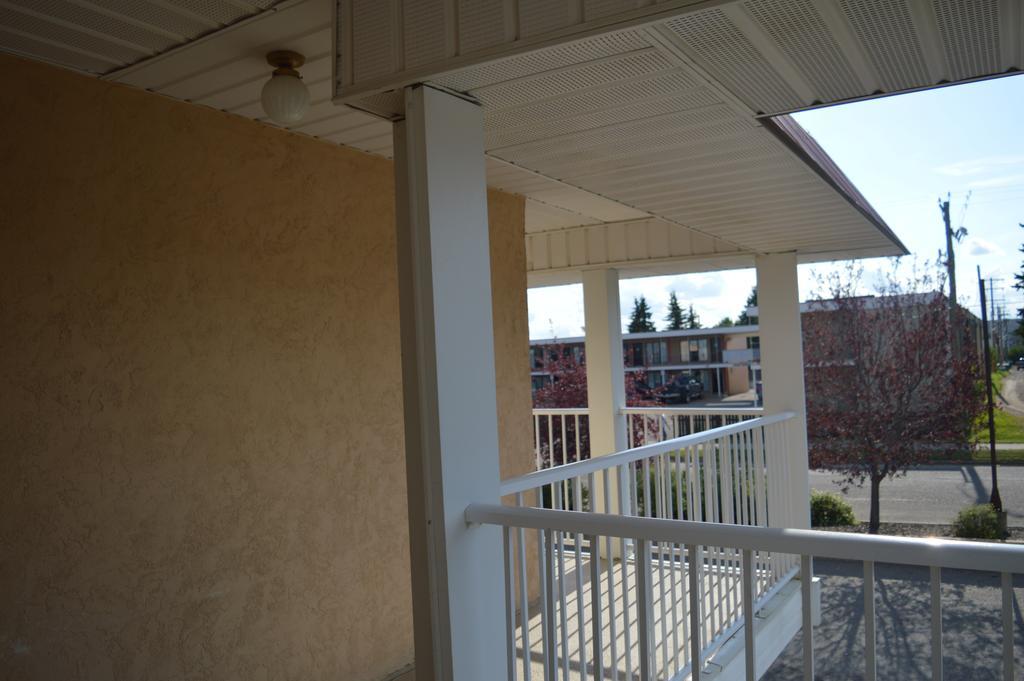 Circle 5 Motel Olds Exterior photo