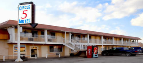 Circle 5 Motel Olds Exterior photo